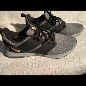 NIKE trainers 8.5 Like new!